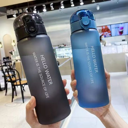 gourde-pour-le-sport-avec-paille-integree-pour-une-hydratation-rapide