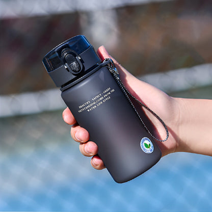 gourde-sport-en-plastique-reutilisable-et-eco